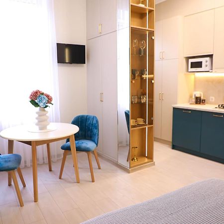 Modern Apartment, 3Mins To Opera Лвив Екстериор снимка