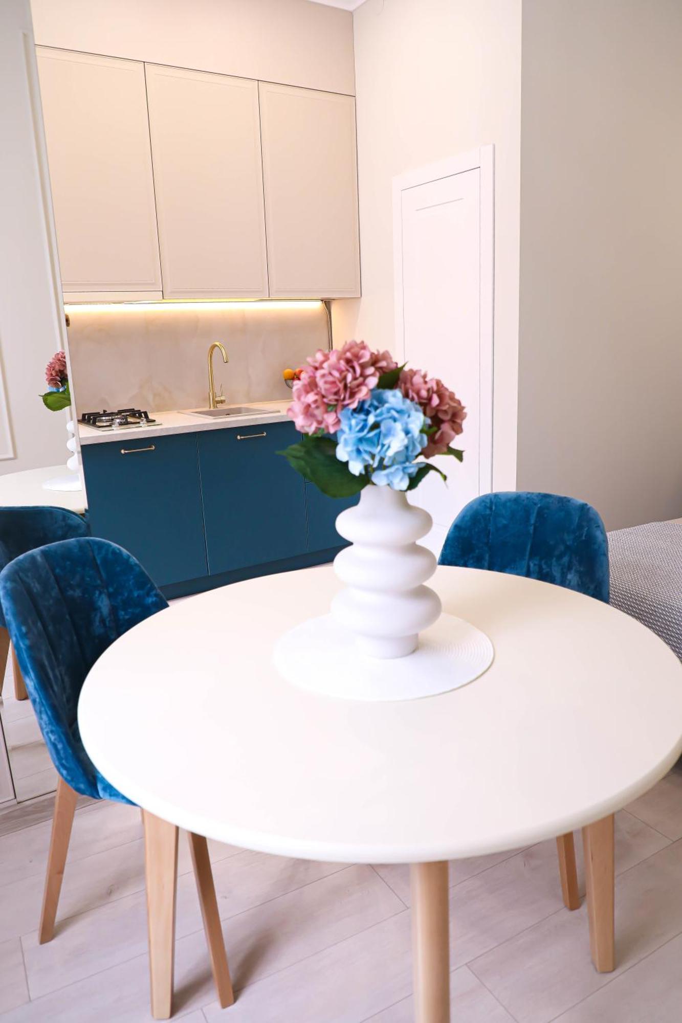Modern Apartment, 3Mins To Opera Лвив Екстериор снимка