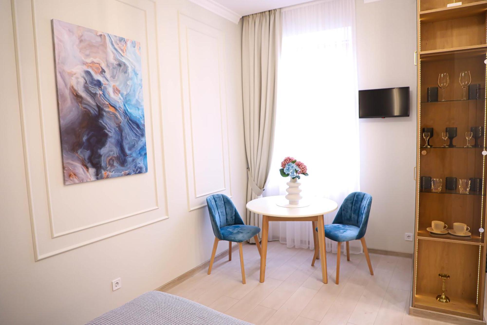 Modern Apartment, 3Mins To Opera Лвив Екстериор снимка